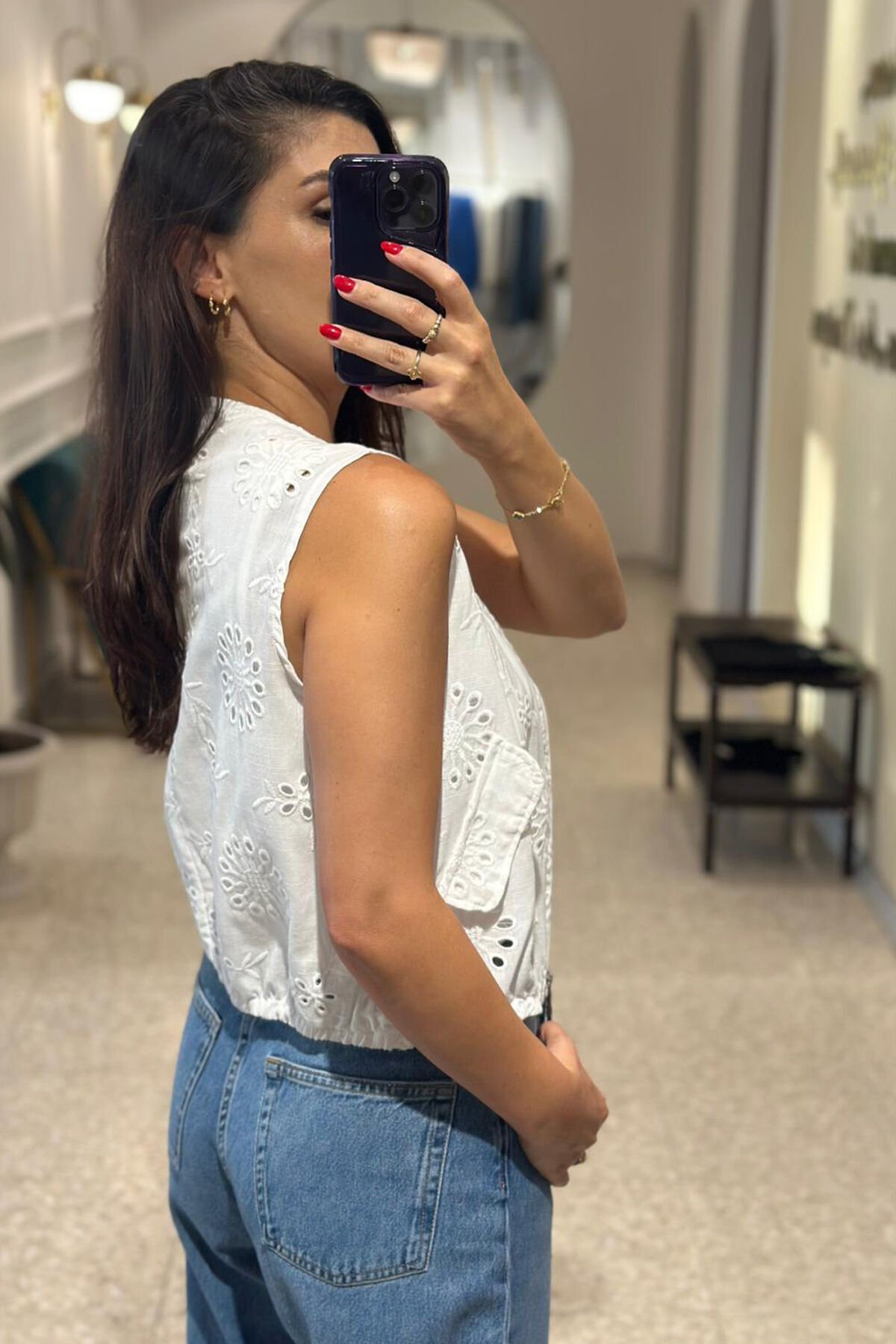 Beyaz Fistolu Fermuar Kapamalı Yelek