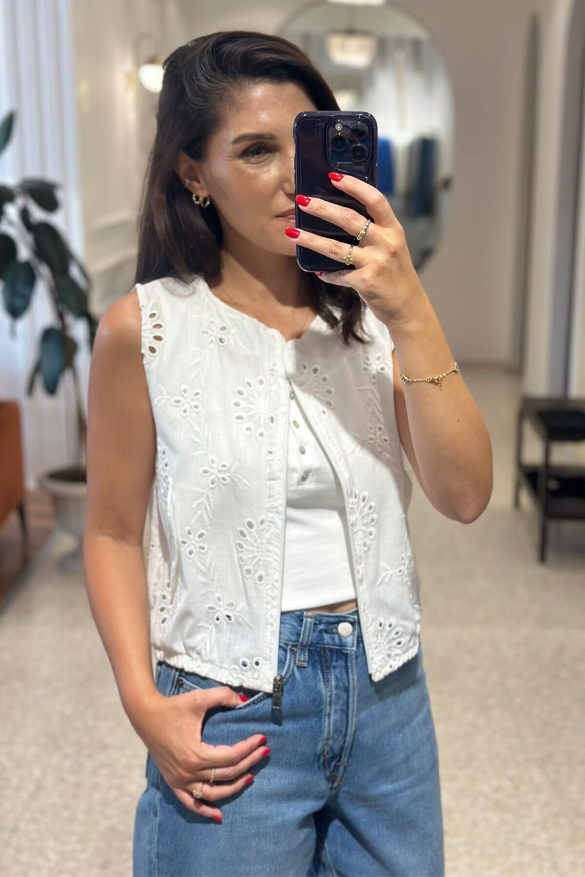 Beyaz Fistolu Fermuar Kapamalı Yelek