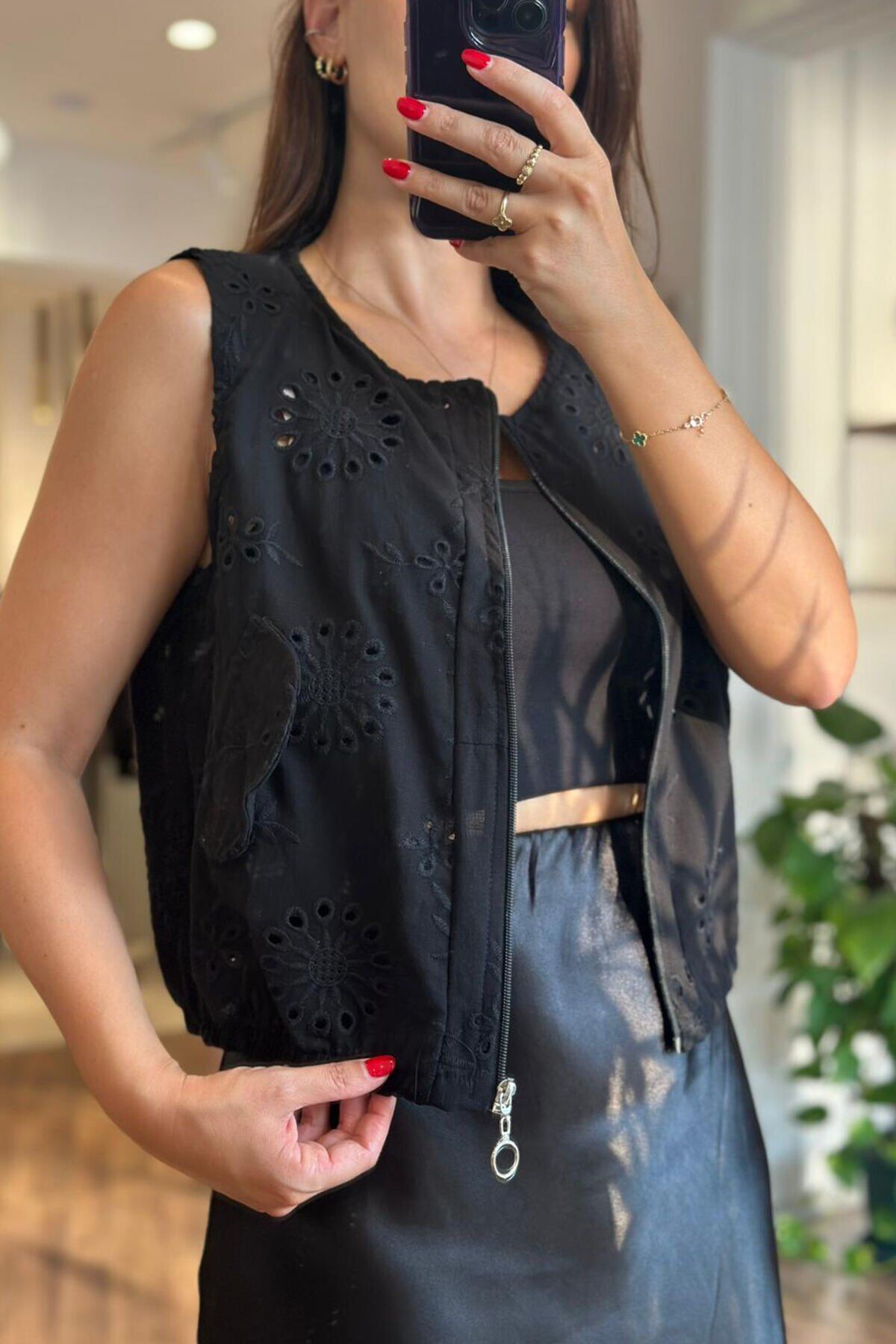 Siyah Fistolu Fermuar Kapamalı Yelek