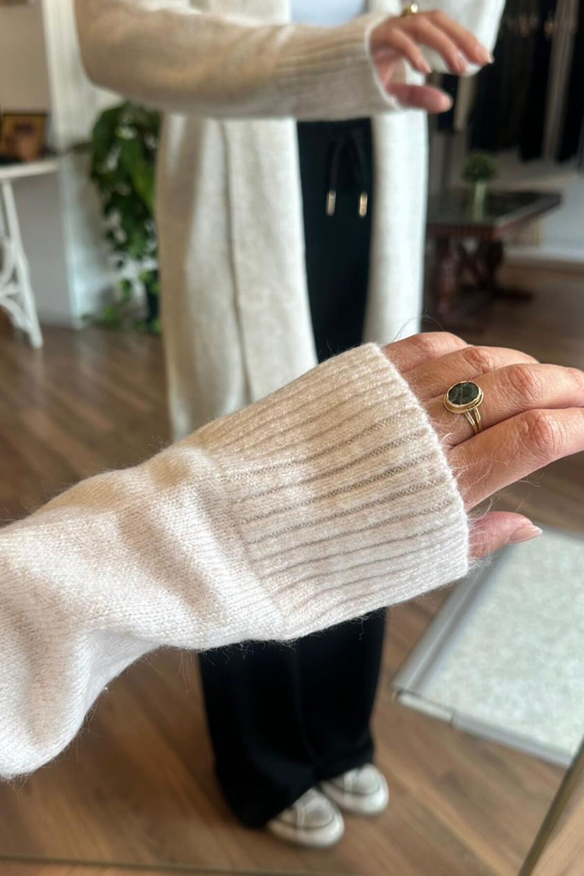 Krem Rengi Yumuşak Dokulu Midi Boy Hırka