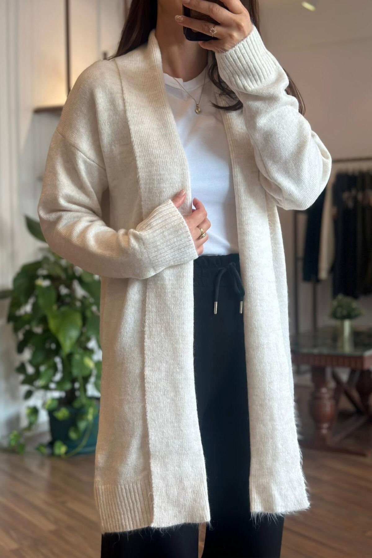 Krem Rengi Yumuşak Dokulu Midi Boy Hırka