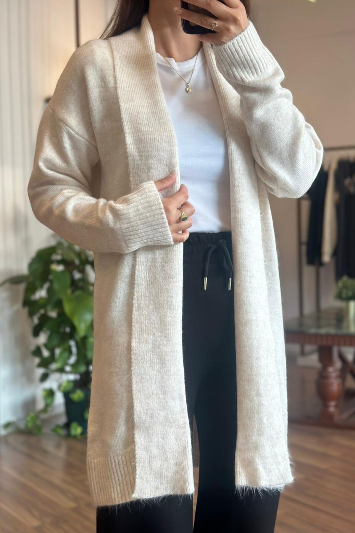 Krem Rengi Yumuşak Dokulu Midi Boy Hırka