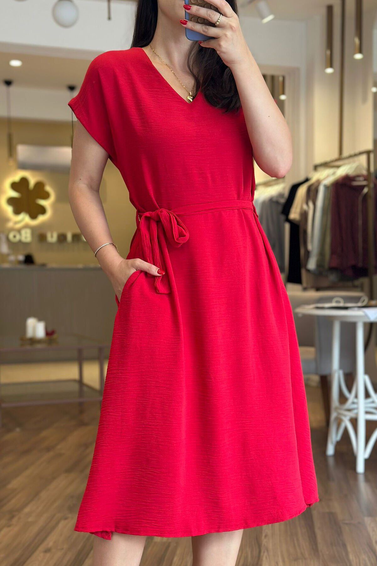 Kırmızı Aerobin Kumaş Midi Boy Kuşaklı Elbise
