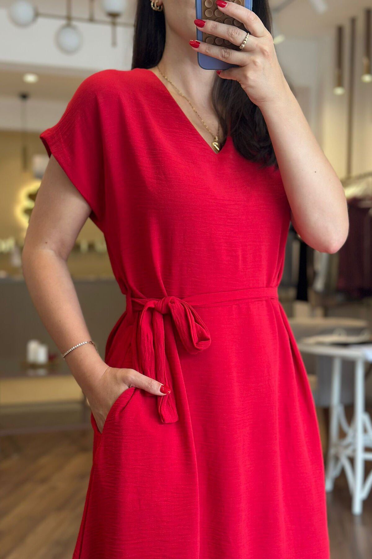 Kırmızı Aerobin Kumaş Midi Boy Kuşaklı Elbise