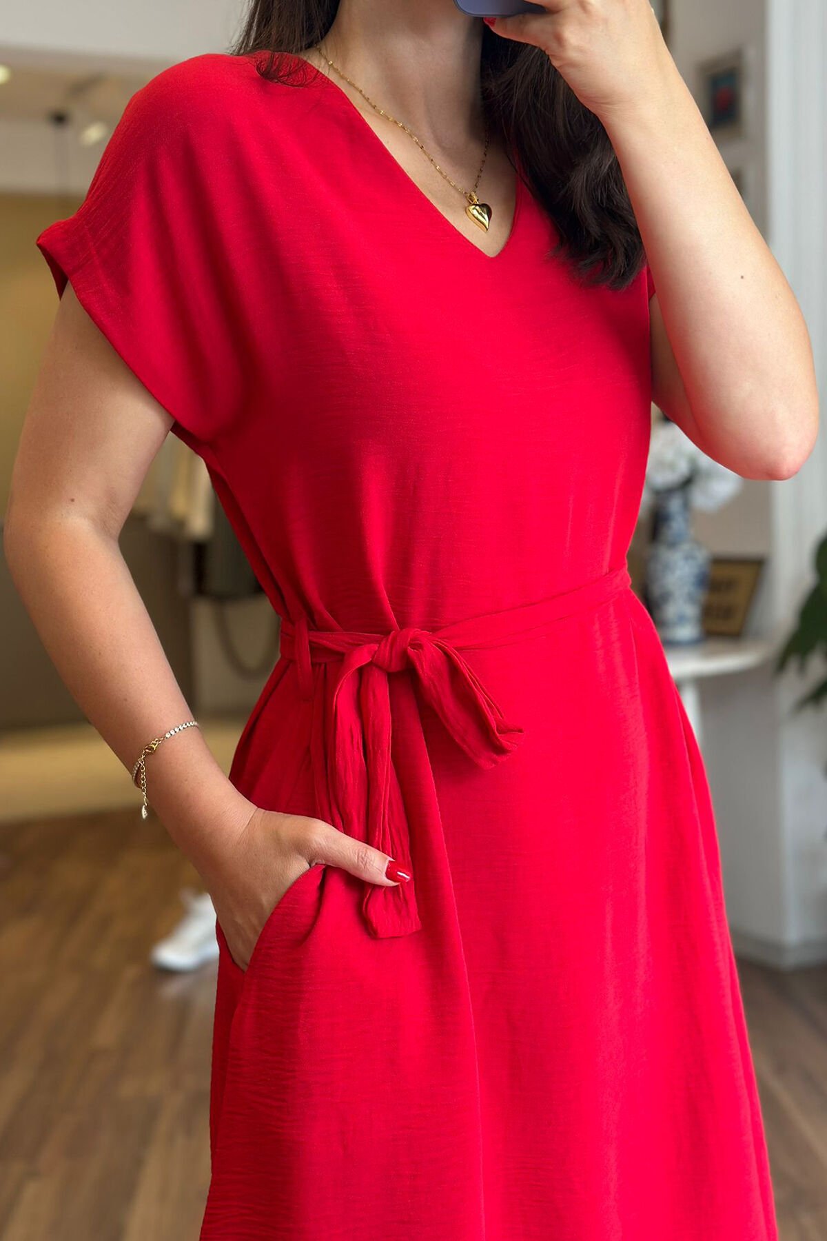 Kırmızı Aerobin Kumaş Midi Boy Kuşaklı Elbise