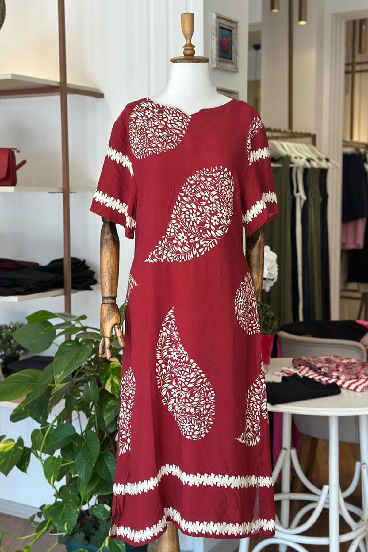 Bordo Desenli Kısa Kol Pamuklu Viskon Kumaş Büyük Beden Elbise