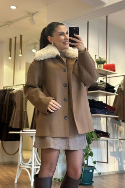 Yakası Kürk Detaylı Açık Kahve Kaşe Kaban