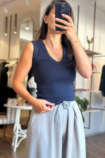 Lacivert V Yaka Pamuklu ve Likralı Body