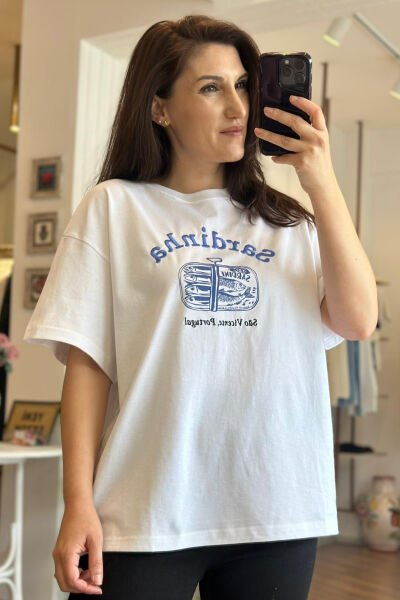 Beyaz Nakış Detaylı Oversize %100 Pamuklu T-shirt