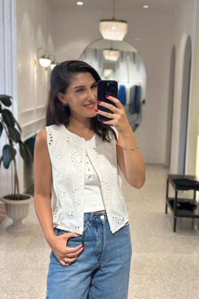 Beyaz Fistolu Fermuar Kapamalı Yelek