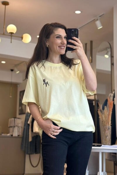 Sarı Geyik Nakışlı Bisiklet Yaka T-Shirt