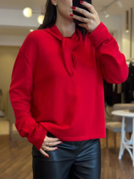 Kırmızı Fular Detaylı Standart Beden Triko