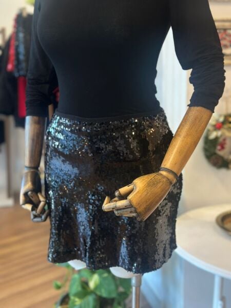 Siyah Payetli İçi Şortlu Etek