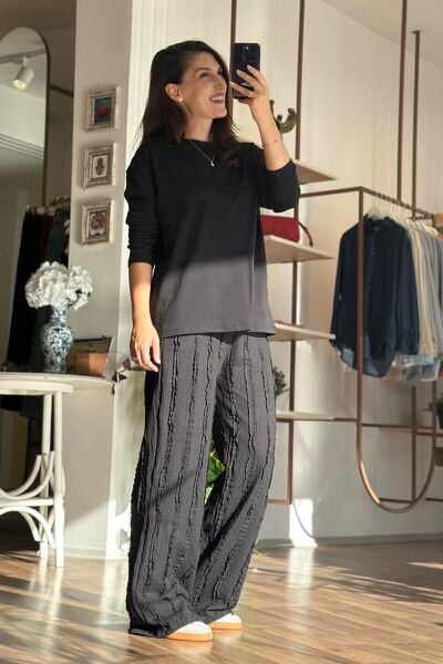Siyah Ters Dikiş Detaylı Pantolon