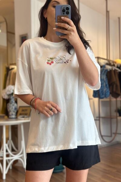 Beyaz Meyve Kokteyl Standart Beden Tshırt