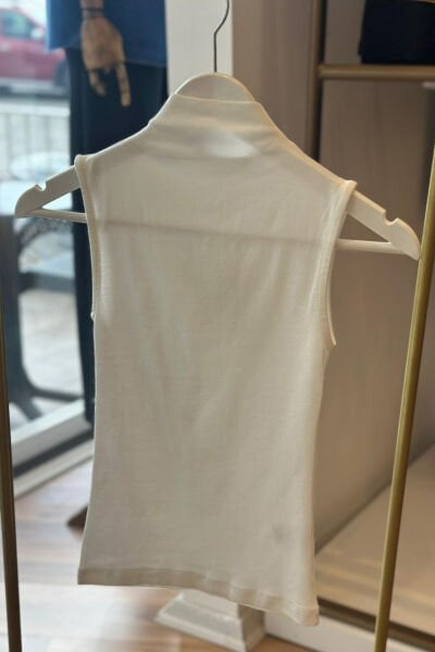 Beyaz Yarım Balıkçı Sıfır Kol Pamuklu ve Likralı Body