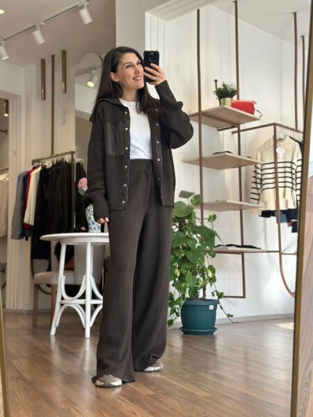 Kahverengi Paraşüt Kumaş Detaylı Örme Takım