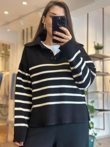 Siyah Beyaz Çizgili Düğme Detaylı Standart Beden Kazak