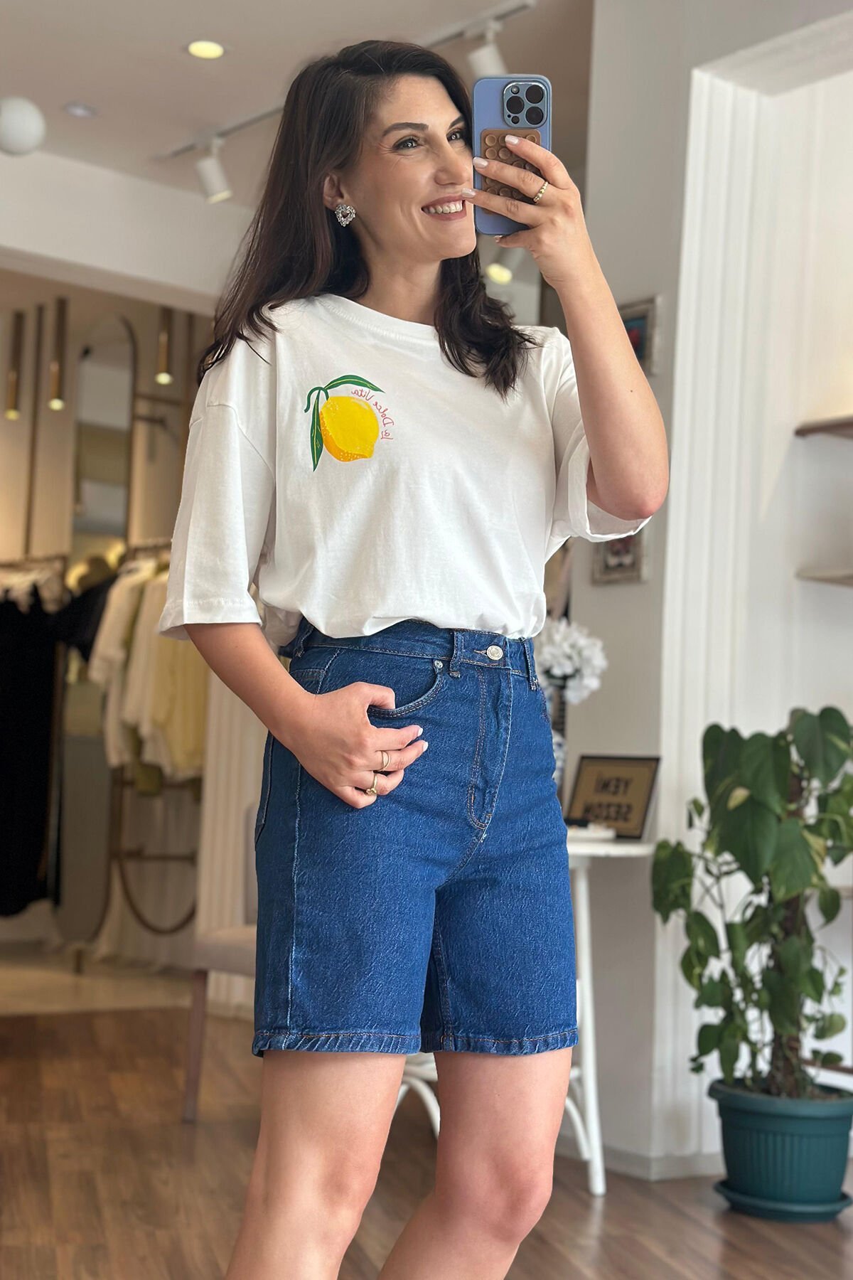 Koyu Mavi Şehir Boy Yüksek Bel Likralı Denim Şort