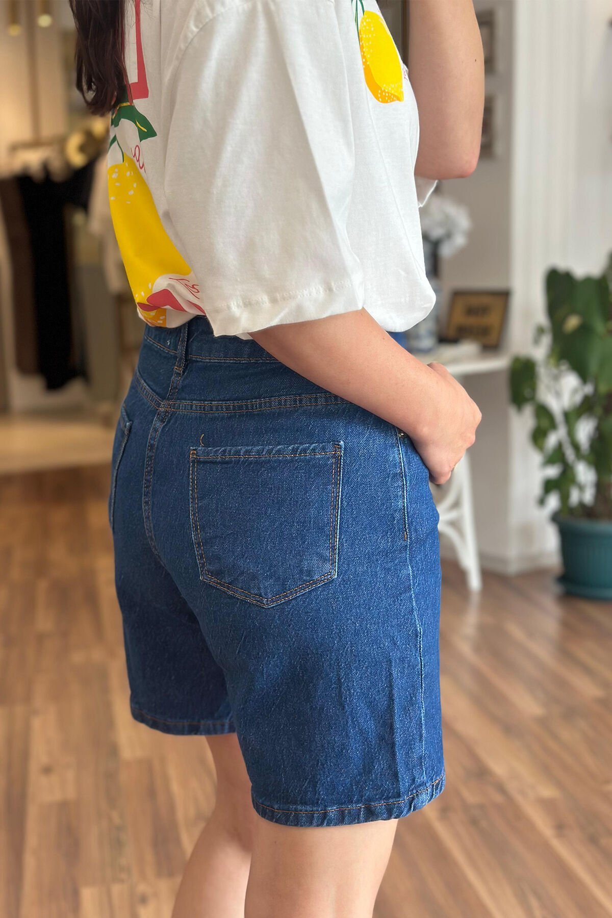 Koyu Mavi Şehir Boy Yüksek Bel Likralı Denim Şort