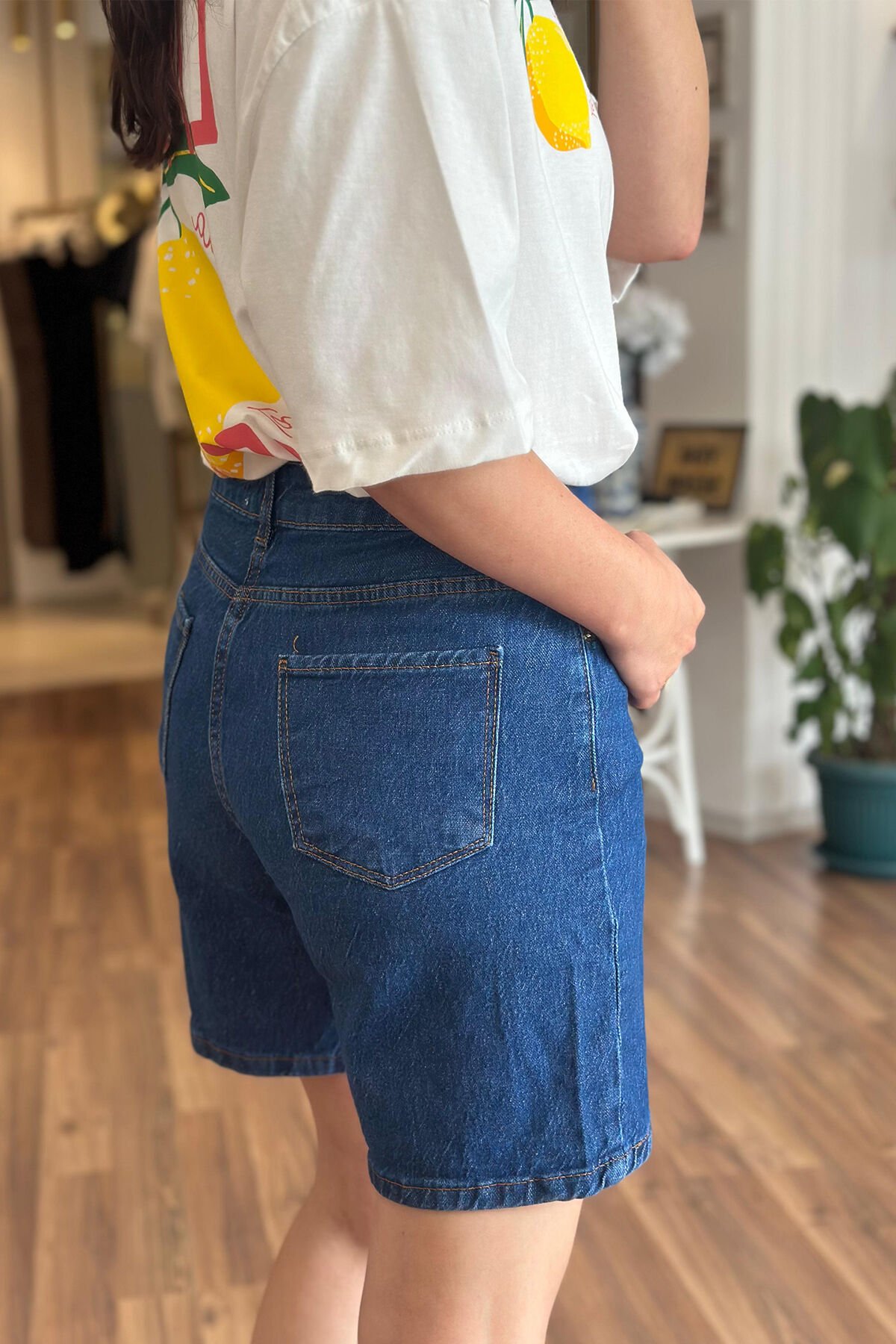 Koyu Mavi Şehir Boy Yüksek Bel Likralı Denim Şort