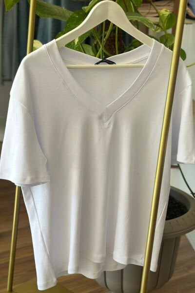 Beyaz V Yaka Pamuklu T-Shirt