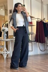 Siyah Beli Lastikli Ve Kuşaklı Bol Paça Kumaş Pantolon