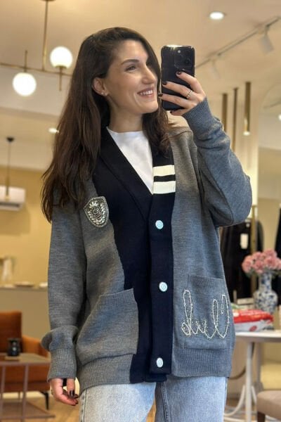 Gri Standart Beden İşlemeli Logolu Triko Hırka