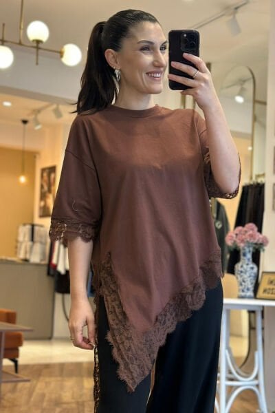 Kahverengi Dantel Detaylı Asimetrik Kesim Standart Beden Tshirt