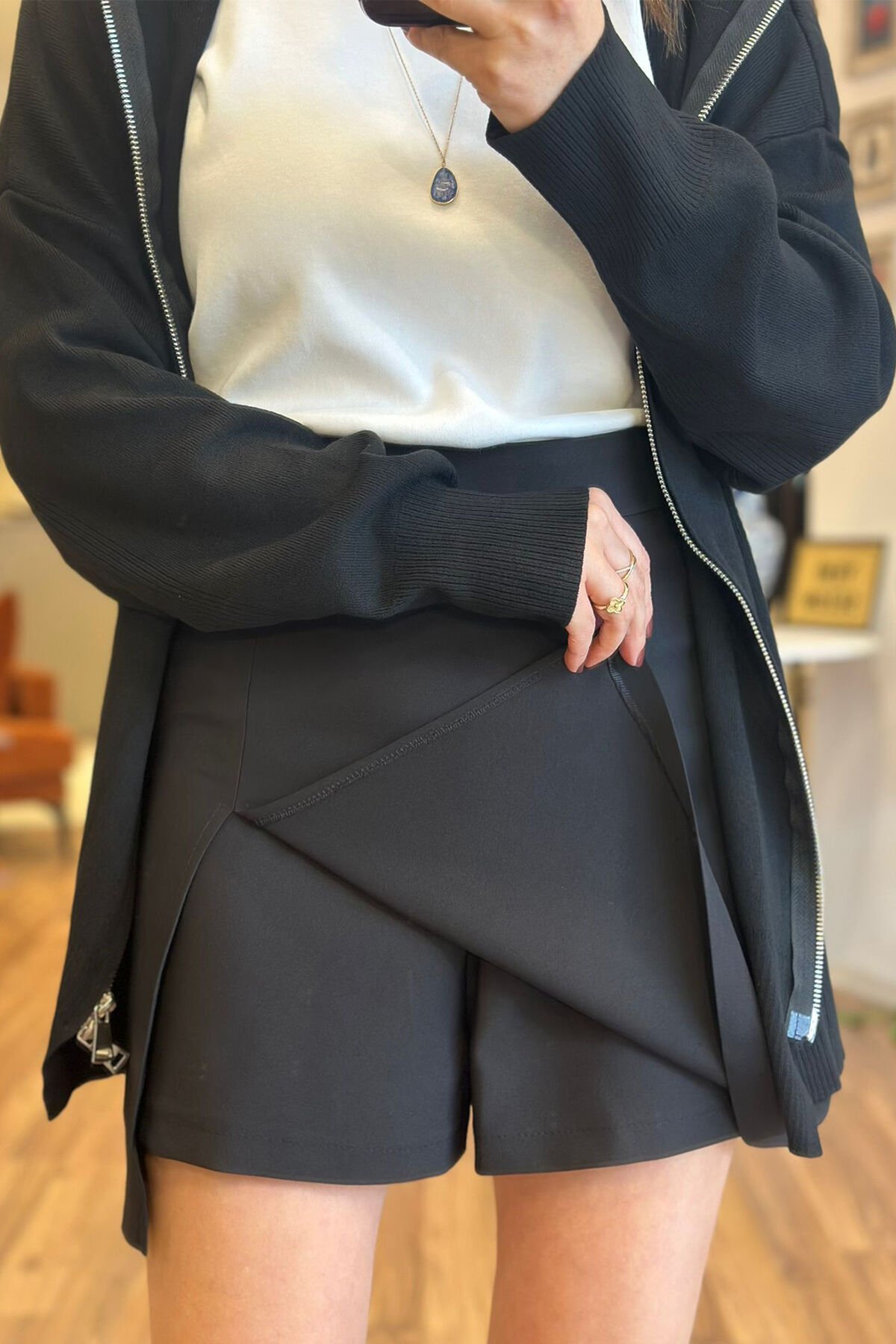 Siyah Yüksek Bel Yıtmaç Detaylı Şort Etek