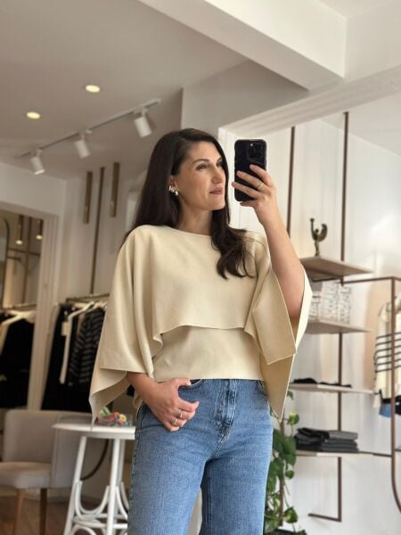 Ekru Pelerin Detaylı Standart Beden Çelik Triko