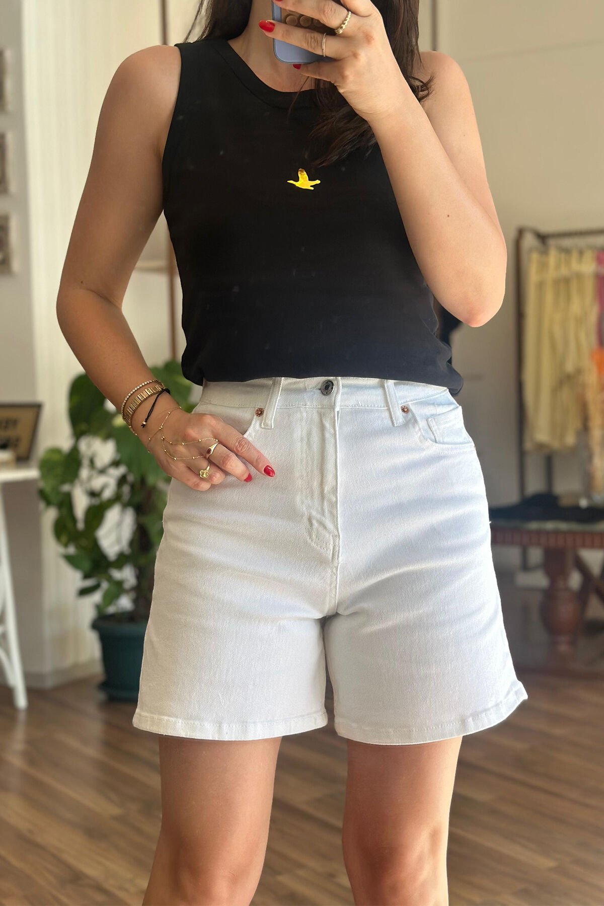 Beyaz Yüksel Bel Likralı Denim Şort
