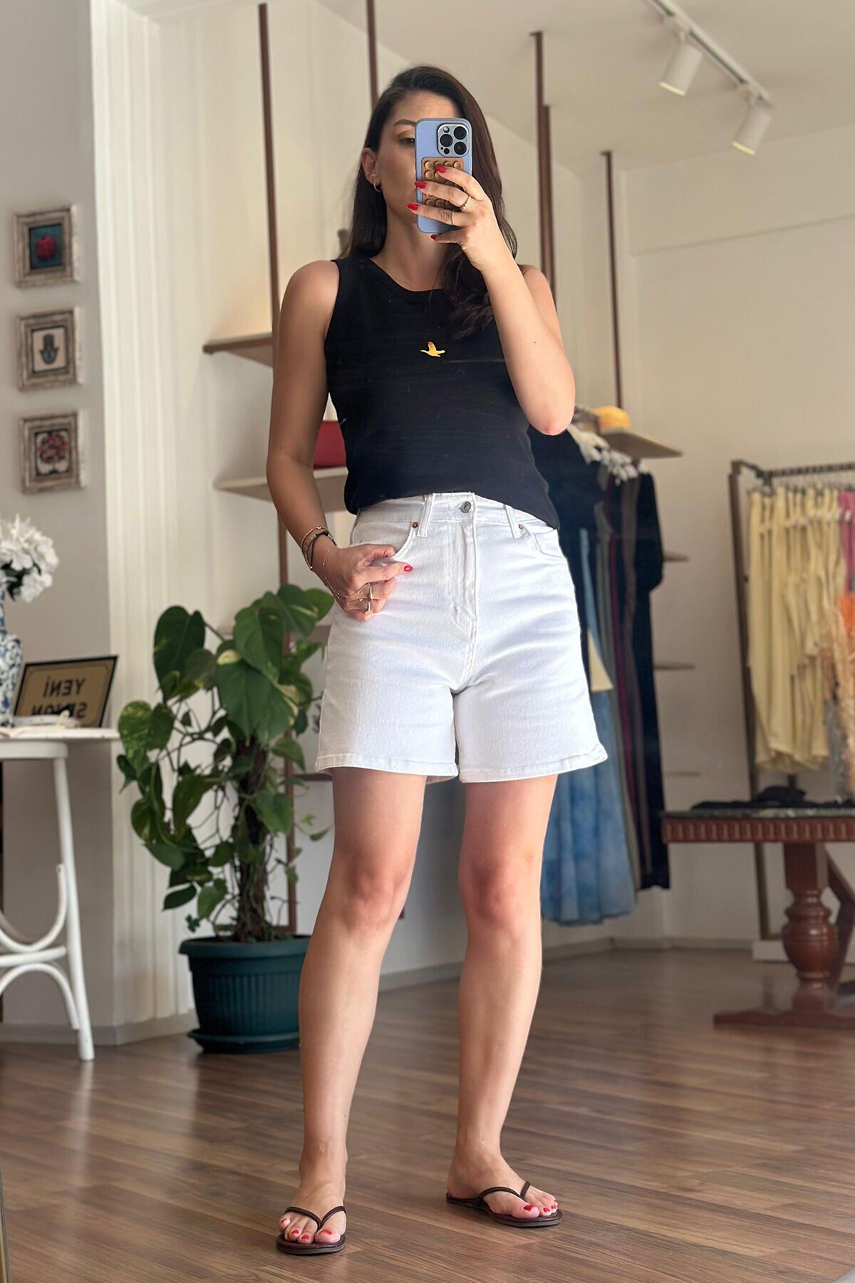 Beyaz Yüksel Bel Likralı Denim Şort
