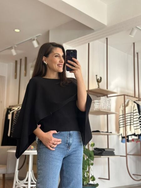 Siyah Pelerin Detaylı Standart Beden Çelik Triko