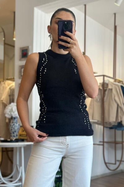 Siyah Yumuşak Dokulu Taş Baskılı Süveter