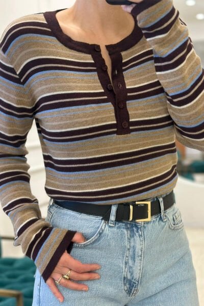 Kahve Çizgili Önden Yarım Düğmeli Standart Beden Triko