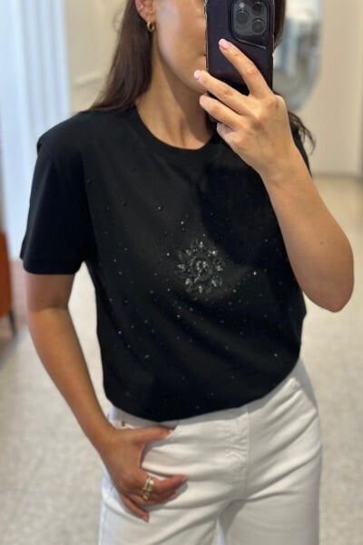 Siyah Taşlı ve Pamuklu T-Shirt