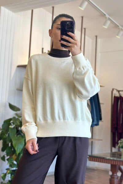 Krem Rengi Bisiklet Yaka Yumuşak Dokulu Standart Beden Kazak