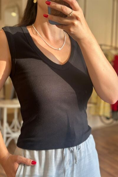 Siyah V Yaka Pamuklu ve Likralı Body