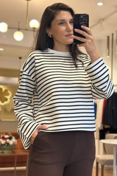 Beyaz Lacivert Çizgili İnce Kumaş Sweatshirt