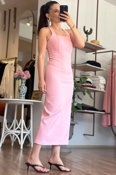 Pembe Boyundan Geçmeli Midi Boy Elbise