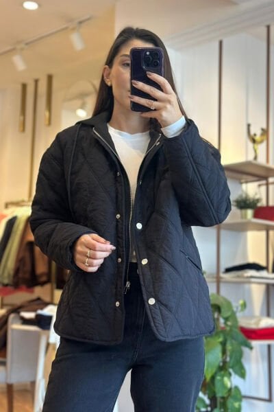 Siyah Kapşonlu Kapitone İnce Mont