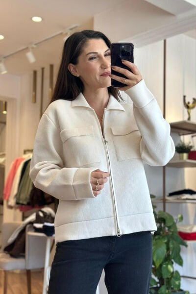 Ekru Polo Yaka Fermuarlı Standart Beden Triko Hırka