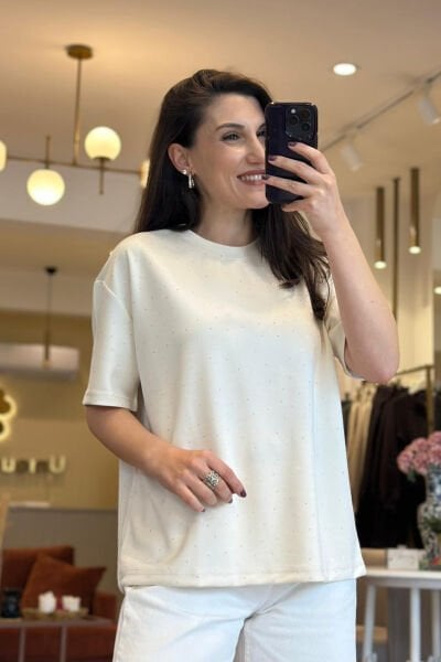 Ekru Renk Modal Kumaş Taşlı ve Bisiklet Yaka Bluz