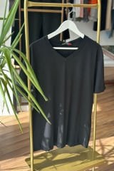 Siyah V Yaka Pamuklu Oversize Tshirt