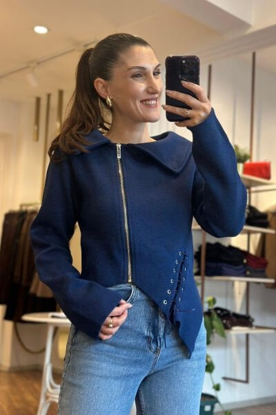 Mavi Bağcık Detaylı ve Fermuar Kapamalı Tasarım Triko Bluz